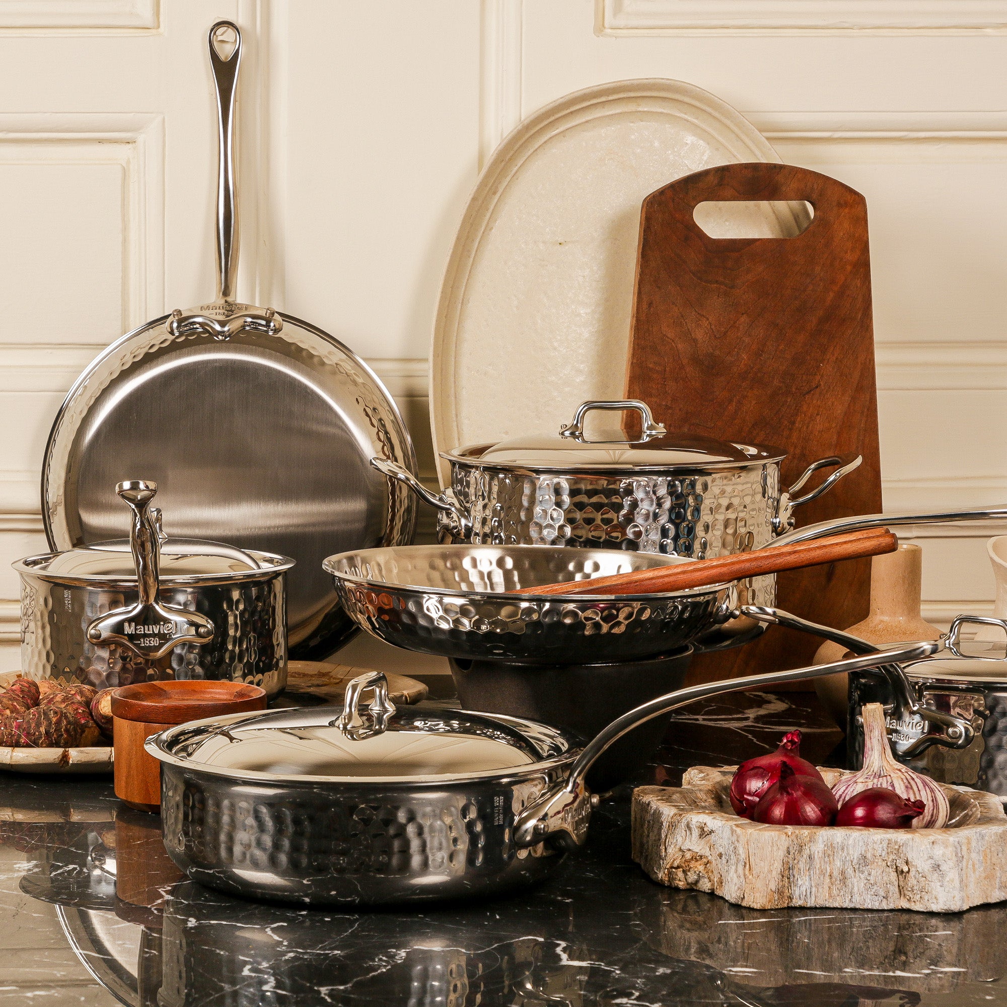 Mauviel M'ELITE Hammered 5-Ply Stewpan With Curved Lid, Cast Stainless Steel Handles, 9.2-Qt